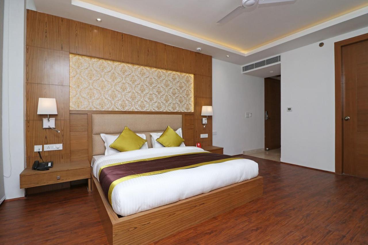 Capital O Hotel Star Inn Near Chhatarpur Metro Station Nové Dillí Exteriér fotografie
