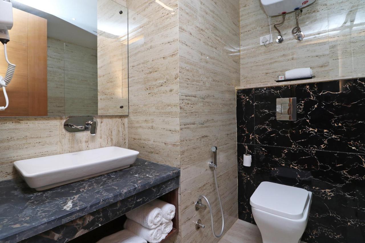 Capital O Hotel Star Inn Near Chhatarpur Metro Station Nové Dillí Exteriér fotografie